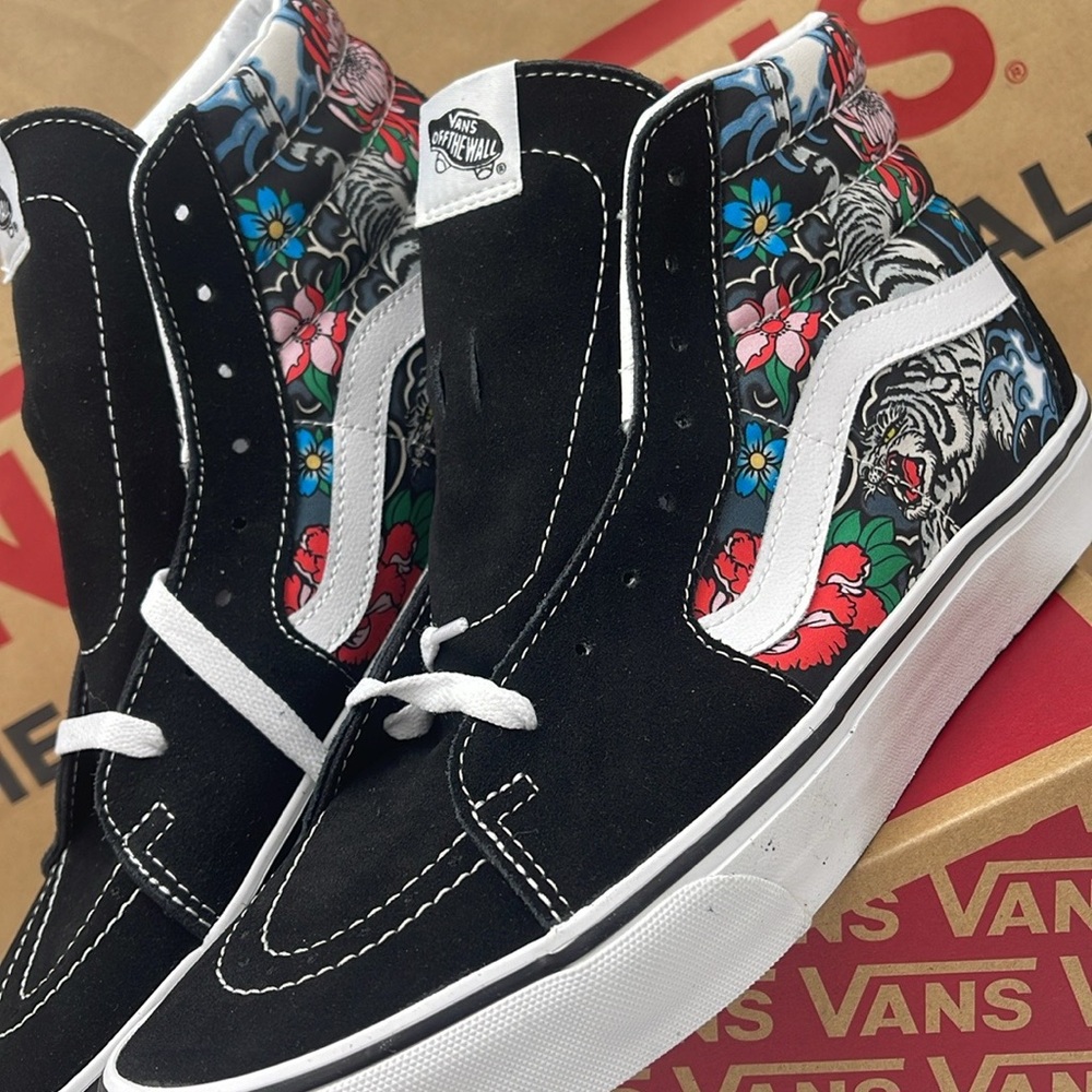 Vans Men’s High-Top Sneakers Sk8-Hi
Tiger Floral Multi/True White
VN000BW76GL - Picture 4 of 16